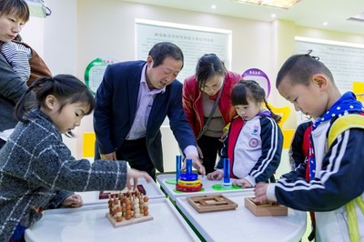 滁州市两幼儿园小朋友走进龙蟠小学科技馆探索科学奥秘